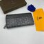 VIP GIFT 】GOYARD round zipper Matignon Long Wallet กระเป๋าสตางค์ซิปรอบใบยาว พร้อมส่ง 6 สี เหมาะกับการใช้งานทุกรูปแบบ นอกจากเพิ่มความมั่นใจแล้ว ยังทำให้ชีวิตของเราง่ายขึ้นอีกด้วย โดยการเปิดปิดแบบซิปรอบ สามารถใส่ธนบัตร เหรียญ บัตรต่างๆได้หลายใบเลยทีเดียว ขน
