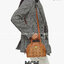 M.C.M Anna Visetos Crossbody Mini กระเป๋าครอสบอดี้ไซส์มินิใบนี้ใช้ประโยชน์จากดีไซน์สุดคลาสสิกของไลน์ Anna ทำให้ได้ผลลัพธ์เป็นแอกเซสซอรี่ร่วมสมัยที่ตรงกับไลฟ์สไตล์ไม่หยุดนิ่ง หนังนุ่ม (Nappa) เพิ่มความโดดเด่นให้ตัวกระเป๋าที่รังสรรค์จากผ้าใบเคลือบผิวล