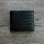 Calvin Klein Short Wallet กระเป๋าสตางค์ใบสั้น หนังลายสานรอบใบ ด้านหน้า ปั๊มแบรนด์ จะมอบเป็นของขวัญหรือใช้เองก็แนะนำค่ะ