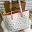 ลายหายากแล้วนะคะ🌈 COACH REVERSIBLE CITY TOTE RAINBOW PRINT ((F72720)) กลับมาอีกครั้ง! กระเป๋าทรงTote หนังแท้ กลับด้านได้ใช้ได้2ด้านค่ะ//ด้านนึงสีครีมลายรุ้ง//อีกด้านสีโอรส สวยงามค่ะ
