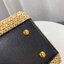Fendi New Tote Gift bag กระเป๋าสานถือหรือสะพายข้าง ด้านหน้าปักโลโกแบรนด์ อะไหล่ทองหรูหรา น้ำหนักเบา ด้านในโล่ง จุของได้เยอะ สายสั้นสายยาวถอดสายไม่ได้ พับเก็บด้านในกระเป๋าได้ เหมาะกับวันสบายๆ ใบเดียวเที่ยวได้หมดไม่มีเอ้า จะถือหรือสะพายข้างก็เริ่ด ใบนี้เรีย