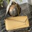 Loewe Puzzle Hobo bag กระเป๋ารุ่น Puzzle มีความพิเศษในหลายด้าน ไม่ว่าจะเป็นรูปทรงที่แปลกใหม่ มินิมอลด้วยโลโก้อนาแกรมแบบประทับ ดูหรู เป็นกระเป๋า Unisex ที่ไม่ว่าคุณจะเป็นผู้หญิงหรือผู้ชายก็ใช้งานได้ ลายกระเป๋าได้มาจากการนำหนังมาเย็บต่อกันทั้งหมด ถึงแม้ว่าข