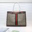 GUCCI Soft GG Supreme Ophidia Tote Bag กระเป๋าถือสะพายไหล่ทรง shopping ขนาดใหญ่จุใจคุ้มสุดๆ!! ดีไซน์เรียบง่ายสุดคลาสสิค โดดเด่นด้วยแถบผ้าสีแดงเขียวสวยเด่นเป็นเอกลักษณ์