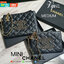 SIZE MEDIUM พร้อมส่งรุ่นขายดี!!! Don't Miss! Chanel Clutch Bag VIP Gift With Purchase (GWP) กระเป๋าคลัชแบนหรือกระเป๋าสตางค์ GWP จาก Chanel Cosmetic Counter Duty free วัสดุหนังคาเวียร์สวยหรูเปิดปิดด้วยซิปสะดวกใช้ ด้านหน้าประดับโลโก้แบรนด์อะไหล่ทองและม