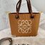 Loewe Anagram leather canvas tote bag / Loewe Tote Bag กระเป๋าโท้ทน้องใหม่ วัสดุทำจากหนังแคนวาส ใช้งานทนทาน ออกแบบมีสายสะพายไหล่และหูหิ้ว เรียกว่าใช้งานได้แบบ 2 in1 งานสวยล้ำ ไม่ซ้ำใคร ปักโลโก้ Anagram ที่ด้านหน้า เปิด-ปิดด้านบนด้วยเชือกผูก ด้านในมีช่องสำ
