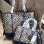 ของแท้ 💯% Tory burch perry monogram jacquard triple compartment tote ครั้งแรกกับลายโมโนแกรม ที่ได้รับแรงบันดาลใจมาจากโลโก้สุดคลาสสิกในกระเป๋าทรงtote bag T Monogram ที่ใช้การทอลายแบบแจ็กการ์ดสุดประณีต