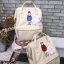 รุ่นขายดีค่า Sun earth & U รุ่นหมี Benjamin รุ่น Classic (Canvas ใบใหญ่) by anello Anello อัพเดทเทรนด์กระเป๋าที่กำลังมาแรงในตอนนี้ หลังจากที่หลายคนกำลังนิยมใช้กระเป๋าสุดฮิต อย่าง Anello จากประเทศญี่ปุ่นตอนนี้ทางแบรนด์ได้เพิ่มคอลเลคชั่นใหม่ขึ้นชื่อว่า Sun 