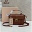 MIU MIU Matelesse Leather Crossbody bag กระเป๋าถือทรงมินิโท้ท พร้อมหูจับใช้งานง่าย และสายสะพายสุดชิค ปรับใช้ได้ตามสไตล์ความชอบได้เลย ดีไซน์เพิ่มดีเทล ด้วยการเดินด้ายเป็นเอกลักษณ์