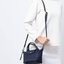 LONGCHAMP LE PLIAGE NÉO TOP HANDLE BAG XS คอลเลคชั่นสุดพิเศษจากลองฌอมป์ มีดีไซน์ที่เรียบหรูและคลาสสิก แฝงด้วยลูกเล่นแบบเฟมินีน แถมยังมีน้ำหนักเบาอย่างไม่น่าเชื่อ มาพร้อมกับหูจับกระเป๋าคู่และฝาปิดแบบกระดุม กระเป๋าถือใบนี้สามารถใช้ถือแบบทั่วไป มีสายสะพายถอด