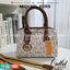 MICHEAL KORS HAYES DUFFLE BAG กระเป๋าสะพายทรงหมอนยอดฮิต ขนาดกลาง วัสดุหนังสังเคราะห์ปั้มลาย MK ทั้งใบ สวยอยู่ทรง ประดับโลโก้แบรนด์ด้านหน้า ด้านในบุผ้าไนลอน มีช่องซิปอีกหนึ่งช่อง สามารถใส่กระเป๋าสตางค์ใบยาว มือถือ iphone เงิน ของจุกจิกได้ มาพร้อมแท็กห้อยสุ