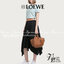 Loewe Small Hammock Leather Bag พร้อมส่ง 6 สี กระเป๋าถือหรือสะพาย รุ่น Rare items สุดๆ วัสดุหนังแท้ Calfskin หนังสวยดีไซน์มีเอกลักษณ์ ใบขนาดกำลังดี น้ำหนักเบา สามารถปรับได้หลายทรง ด้านข้างมีซิปปรับขยายได้ ภายในโล่งกว้าง ใส่กระเป๋าสตางค์ กล้อง มือถือ ของใช