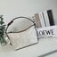 LOEWE CANVAS BAG VIP GIFT WITH PURCHASE (GWP) พรีเมี่ยมกิ๊ฟ Limited จาก LOEWE HAUTE PARFUME DUTYFREE COUNTER วัสดุ CANVAS ตัดหนังแท้ ดีไซน์ทรงยอดฮิตประจำปีเลย! ปักโลโก้แบรนด์บนผ้าทั้งใบเป็นเอกลักษณ์ เปิดปิดด้วยซิปยาวภายในโล่งกว้าง ใส่กระเป๋าสตางค์ยาว มือถ