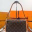 ORI หนังแท้ | LV Diane Monogram Monogram Flower Canvas bag กระเป๋าสะพายทรง Satchel กลับมาอีกครั้งในเวอร์ชัน Monogram แคนวาส ผสานโมเดลคลาสสิกยุค'90s เข้ากับดีเทลวินเทจทั้งการแต่งขอบหนังและบัคเคิลที่ได้แรงบันดาลใจจากดีไซน์ในตำนานอันทรงคุณค่า