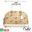 COACH 91514 MINI SIERRA SATCHEL IN SIGNATURE CANVAS WITH STRAWBERRY PRINT สายคุณหนูมารวมตัวกันตรงนี้เลยจ้า!! ละมุนกว่านี้ไม่มีแล้ว กับกระเป๋าทรงโดมสุดคลาสสิค เพิ่มดีเทลลูกเล่นลายสตรอเบอรี่ ให้มีความคิ้วท์แบบไม่เยอะเกินไป ลงตัวพอดี มาพร้อมหูจับในตัวและสายส