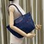 Longchamp LE PLIAGE Club (พร้อมส่ง 8 สี) TOTE BAG S กระเป๋ารุ่นยอดนิยม ที่สาวๆ ต้องมีไว้เก็บไว้สักใบ ด้วยตัวน้ำหนักกระเป๋า Longchamp เบาแสนเบา แต่จุของได้เยอะมาก สำหรับลุคทางการกึ่งลำลอง แฝงความสบาย ยามเดินทาง จุดเด่นอย่างหนึ่งของ กระเป๋าก็คือ สามาถพับเก็