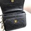 กระเป๋าสะพาย TORY BURCH เปิด - ปิดกระเป๋าด้วยกระดุมแม่เหล็ก ด้านในโล่ง มีช่องซิป 2 ช่อง ด้านหลังมีช่องอีก 1 ช่อง