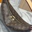 LV Slouchy PM Hobo bag 33 cm กระเป๋าถือ/สะพายไหล่ทรงโฮโบรุ่นใหม่ โดดเด่นด้วยรูปทรงอันเป็นเอกลักษณ์ เหมาะสำหรับพกพาเดินทางและใช้งานทุกวัน