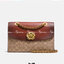 COACH 30585 PARKER IN SIGNATURE CANVAS With Tea Rose สินค้าใหม่ทรงน่ารัก ใช้แล้วดูแพงมากกก มีช่องใส่ขนาดกว้าง ใส่ของได้จำนวนมาก สามารถสะพายข้างแบบโซ่คู่ แบบคุณนาย หรือสะพายเป็น crossbody โดดเด่นด้วยลายsignature coach ใครยังไม่มีห้ามพลาดดดเลยนะ ของสวยจริง