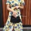 สไตล์คล้องแขนรุ่นใหม่ จากแบรนด์ Prada ขนาดกะทัดรัด แต่ใส่ของได้เยอะคะ ใสกระเป๋าตังยาว ได้สบายๆคะ จะคล้องมือ คล้องแขน สะพายไหล่ แบบไหนก็สวยหรูเหมือนกันคะ ทรงออกแบบมาเพื่อ สาวๆเลยคะ สวยหรูดูแพงมากคะ ทางร้านคอนเฟริมเลยคะ ด้านข้างมีโลโก้แบรนด์ สะดุดตา ดูแพงมา