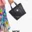 M.C.M Toni Visetos Mini กระเป๋าช็อปเปอร์ขนาดกะทัดรัดที่มาพร้อมความหลากหลาย ทำจากผ้าใบเคลือบผิวลาย Visetos อันเป็นเอกลักษณ์ของเราพร้อมประดับตกแต่งหนังแบบนุ่ม กระเป๋าช็อปเปอร์ Toni โดดเด่นด้วยรูปทรงเรขาคณิตและประโยชน์ใช้สอยที่หลากหลาย ซิปปิดด้านบนช่วย