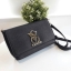 VICTORIA SECRET CLUTH & CROSSBODY BAG กระเป๋าสะพายข้าง แบบเรียบหรู วัสดุทำจากหนัง PU น้ำหนักเบา ด้านในมีช่องใส่ของหลักพร้อมช่องซิป ด้านหลังมีช่องเล็กอีก 1 ช่อง สายสะพายสามารถถอดออกหรือปรับระดับได้ ด้านในใส่กปต.ยาว + มือถือได้ทุกรุ่น ใบนี้แนะนำเลยค้า