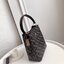 COACH TOWN BUCKET BAG WITH HORSE AND CARRIAGE PRINT ((2081-236)) 🔺กลับมาแล้ว ตามคำเรียกร้องค่ะ! กระเป๋าคล้องไหล่//สะพายข้างได้ วัสดุ pvc อย่างดี หนังนิ่มป่องพองตัวสวยงาม ลายรถม้าทั้งใบค่ะ ภายในกระเป๋าแบ่งเป็น2ช่องหลัก เปิดปิดแบบกระดุมแม่เหล็ก ภายใ