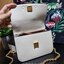 TORY BURCH ELEANOR SMALL CONVERTIBLE SHOULDER BAG ฮอตไอเท็ม รุ่นนี้ขายดีขายหมด สวยหรู คุณหนู ผู้ดี!! หายากมากแล้วน้า กระเป๋าสะพายข้าง ดีไซน์อยู่ทรง ขนาดกำลังสะดวกใช้สำหรับสาว วัสดุหนังแท้เต็มใบ สีทูโทน เปิด-ปิดด้วยแถบแม่เหล็ก ภายในแบ่งสัดส่วนได้เป็นอย่างด