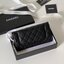 หนังแท้ CHANEL LONG WALLET รุ่นยอดนิยมไอเท็มฮิตวัสดุหนังคาเวียร์สวยคลาสสิคเปิดปิดด้วยฝาปิดกระดุมด้านหน้ามีโลโก้แบรนด์อะไหล่ทอง/เงินสวยหรู ภายในสีแดงเบอกันดี้ มีช่องซิปด้านในเรียกว่าใบเดียวจบ เป็นใบยอดนิยมของสาวๆ เลยค่าา พร้อมส่งที่ไทยไม่ต้องรอพรีฯ สาวก Ch
