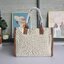 TORY BURCH ELLA CANVAS TOTE BAG กระเป๋าโท้ตน้ำหนักเบาของเราพร้อมป้ายโลโก้ Ella ทำจากผ้าใบที่ทนทานพร้อมรายละเอียดหนังและกระเป๋าด้านใน อเนกประสงค์ ทรงคลาสสิก และสร้างขึ้นอย่างสวยงามด้วยฝีมือช่างฝีมือ สายรัดแคบช่วยให้วางราบกับไหล่ได้อย่างสบาย เหมาะสำหรับทุกว