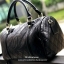 Chanel Bag กระเป๋าทรงหมอน วัสดุหนังแกะสัมผัสนิ่มมือ สังเคราะห์คุณภาพดีทนทาน น้ำหนักเบา เปิด-ปิดด้วยซิปอะไหล่ทอง ฐานรองหมุด4มุม มีสายยาว ปรับระดับได้ ภายในมีช่องใส่ของจุกจิก และซิปใหญ่ อีก1 ช่อง สายสะพาย จุของได้เยอะ น้ำหนังเบา ซื้อใช้เองหรือฝากเป็นของขวัญ