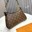 LV Twinny Monogram Reverse Bag กระเป๋าสะพายสุดคลาสสิก สวยหรู แต่งขอบหนังพร้อมตกแต่งตัวล็อกแบบ S Lock สุดไอคอนิกและหูจับสายโซ่ถักอย่างลงตัว มาพร้อมสายสะพายที่ปรับเป็นสายสั้นเพื่อคล้องแขนและสะพายไหล่หรือปรับเป็นสายยาวสำหรับสะพายเฉียง แมตช์ได้กับการแต่งกายทุ