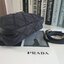 รุ่นใหม่มาแรง จากงานพรีเมียมกิ้ฟท์แบรนด์ PRADA รุ่น Mini handbag มาพร้อมกันถึง2สาย สายคล้องติดกระเป๋า และสายยาว Crossbody วัสดุทำจากผ้าNylon ลายตาราง สวยหรูดูดีมากคะ เปิดปิดด้วยซิป ภายใรมีป้ายโลโก้แบรนด์ มีช่องซิปและช่องใส่ของแยกอีก บุผ้าลายแบรนด์อย่างดี 