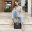 CHANEL VIP GIFT SHOULDER BAG รุ่น Limitedจากงาน VIP GIFT(GWP) ของแท้100% วัสดุหนังคาเวียร์เต็มใบ เปิดปิดด้วยซิปอะไหล่ทอง ด้านในใส่ของได้เยอะ มาพร้อมสายสะพาย2สายแบบ ทั้งสายโซ่สลับหนังและสายกนังคาเวียร์ ถนอมไหล่ ถอดออกได้ สวยหรูในราคาที่เอื้อมถึง ห้ามพลาดนะ