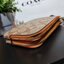 COACH F87591 DOUBLE CORNER ZIP WALLET IN SIGNATURE COATED CANVAS คล้องมือรุ่น 2 ซิป!! มาแล้วจ้า 🌟🤗 ไซส์นี้คือเหมาะมือจริงๆ พกง่ายเช่นเคย ไม่ต้องกังวลว่าจะเกะกะหรือกินพื้นที่กระเป๋าหลัก วัสดุหนังแคนวาสเคลือบลาย มีช่องหลักแยก 2 ช่อง ภายในบุผ