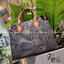 LV crossbody tote bag / LV Shopping Bag ดีไซน์สวยคม สมราคา ดูแพงไปอีก ด้วยดีเทลลายของหนัง crossgrain กระเป๋าทรงโท้ทคลาสสิค ผู้ดียืนหนึ่ง โทนสีใช้งานง่าย แมทช์ได้ทุกลุค มาพร้อมหูจับในตัว แบบหูหิ้ว และหูยาวสำหรับสะพายไหล่ เก๋มาก ชิคมาก ภายในโล่งกว้างมาก มีอ