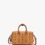 M.C.M SMALL E/W SOFT BERLIN CROSSBODY IN VISETOS ไอเท็มใหม่ในดีไซน์ทรงกระเป๋าเดินทางแบบคลาสสิค ย่อส่วนมาให้ใช้งานได้แบบสบายๆ พกพาสะดวก แมทช์ได้ทุกสไตล์ ใช้ได้แบบ unisex ใช้งานง่ายด้วยหูจับในตัว และซิปหลัก อะไหล่สีดำดูมีมิติตัดกับสีน้ำตาลคอนยัคได้เป็นอย่าง