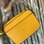 GUESS CROSSBODY BAG กระเป๋าสะพายรุ่นใหม่ ทรงเหลี่ยมตั้งอยู่ทรง วัสดุหนังSaffiano ด้านหน้าปั้มลายโลโก้นูน เปิดปิดด้วยซิปเดียวด้านบน ภายในกว้างใส่กระเป๋าสตางค์ใบยาวได้ ด้านหน้ามีช่องเล็ก1ช่อง ภายในมีช่องซิปเล็ก1ช่อง แยกเป็นสัดส่วน ด้านในบุผ้าลายสกรีน น้ำหนั