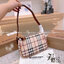 Burberry Vintage Bag / Burberry Nova Check Small Shoulder Bag พร้อมส่งที่ไทย กระเป๋าสะพายไหล่ Vintage Check ที่ถือว่าเป็นสัญลักษณ์อันเก่าแก่ของแบรนด์ ภายในเป็นช่องโล่งกว้าง และมีคุณสมบัติการใช้งานที่ครบครัน