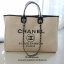 รุ่นใหม่ล่าสุด!! ที่สาวๆรอคอย Chanel tote canvas bag จากงานพรีเมี่ยม VIP GIFT รุ่นดังเลยค้า Size ใหญ่อลัง บอกเลยว่า งานดีที่สุด ตัวกระเป๋า กระเป๋าผ้าเป็นผ้า canvas เนื้อดีสมราคา สัมผัส นุ่มลื่นมือมากกกก อะไหล่เงินปั้มแบรนด์แท้ทั้งใบ ด้านหน้าปัก logo แบรนด