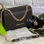 VERSACE JEAN SHOULDER BAG SYNTHETIC 2019 กระเป๋าสะพายข้าง//หิ้วได้ วัสดุหนังอย่างดี สวยงามค่ะ ด้านหน้ามีโลโก้แบรนด์ เปิดปิดแบบกดล็อค ภายในกว้าง สามารถใส่กระเป๋าสตางค์ใบยาวได้ ของอื่นๆพอประมานเลยค่ะ มีช่องซิปและช่องโล่งให้ สายสะพายแบบโซ่มีหนังรองบ่า สามารถ