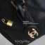 CHANEL CAVIAR HANDBAG VIP GIFT BAG กระเป๋าทรงหมอนขนาดกำลังดี #สวยหรูมาก งานพรีเมี่ยมกิ๊ฟของเเท้จาก CHANEL COUNTER แบรนด์ดัง หนังคาเวียร์เต็มใบ ด้านหน้าปั้มจมโลโก้สวยหรู เปิดปิดด้วยซิป ประดับTAG โลโก้แบรนด์อะไหล่ทอง มาพร้อมที่ล้อคกุญแจแสนเก๋ ใช้งานได้จริง 