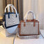 TORY BUTCH SMALL WALKER CANVAS กระเป๋าถือ หรือสะพาย TORY BURCH เปิด - ปิดกระเป๋าด้วยกระดุมแม่เหล็ก ด้านในแบ่งเป็น 3 ช่อง มีช่องซิปตรงกลาง และมีช่องซิปเล็กอีก 1 ช่อง ช่องใส่ของ 1 ช่อง หูจับสูง 14 cm มาพร้อมสายสะพายยาว สามารถถอดและปรับได้ Free Size ค่ะ