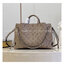 VIP ORI หนังแท้ | เกรดดีสุด LV Bella Tote Bag กระเป๋าทรงโท้ทผสานดีไซน์ทรงบัคเก็ตสุดคลาสสิก ฉลุลายโลโก้แต่งดีเทลจับจีบอย่างพิถีพิถัน หนังแท้สัมผัสนุ่มโทนสีเทาเรียบหรูสง่างาม