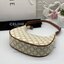 หนังแท้ CELINE AVA / CELINE Vintage Classic Ava bag 1 ใน คอลเลคชั่น “Triomphe Canvas” มาพร้อมสายสะพายไหล่ที่ปรับความยาวได้ และเนื่องจากช่วงล่างของกระเป๋ามีขนาดใหญ่กว่าช่วงบน จึงทำให้ไม่เสียทรงเมื่อเราใส่สิ่งของอย่างกระเป๋าสตางค์หรือโทรศัพท์มือถือ หากดูภาพ