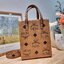 M.C.M Aren Tote in Maxi Visetos Mini Maxi Visetos rectangular tote bag with nappa leather trim กระเป๋าทรงโท้ท ขนาดกำลังน่ารักน่าใช้ น้ำหนักเบา 💖เกรดออริ 1:1 สลับแท้