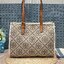 Tory Burch Small T Monogram Tote / TORY BURCH Shopper Tote Bag 32cm ใบใหญ่ กระเป๋าทรงโท้ท รุ่นใหม่ Square Tote ตกแต่งขอบด้วยหนังหรู มาพร้อมช่องเก็บของที่จุของได้มากมาย และสายจับกระเป๋าที่สามารถสะพายขึ้นไหล่ เหมาะสำหรับการใช้งานหลากหลายรูปแบบ รังสรรค์ลงบนก