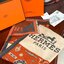 Hermes Paris Women’s Scarves Accessories Scarf ผ้าคลุมไหล่ผืนใหญ่ สวยหรูตาสแบบฉบับจากHermes ถักทอด้วยผ้าcashmere ผ้าเนื้อดี สัมผัสนุ่มมือ ทอลายในตัว สีสันและลายคมชัด ผืนใหญ่ ให้ความอบอุ่น มาเป็นเซ็ทของขวัญ เพื่อมอบเป็นของขวัญชิ้นดีแทนความรู้สึกดีๆให้กับที