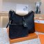 LV CARRYALL PM Monogram Empreinte รุ่นลิมิเต็ดสีเรียบหรู ที่สาวๆตามหา กระเป๋าสะพายไหล่ทรงสวย ดีไซน์เรียบง่ายคลาสสิค หรู ดูผู้ดี รูปทรงใช้งานง่าย มาพร้อมใบลูก ไว้เก็บของจุกจิก วัสดุหนังแคนวาส พร้อมเสิร์ฟให้ในราคาน่ารักๆ ของมันต้องมีแบบนี้ ก็ต้องตำได้แล้วน้