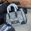 หนังแท้ M.C.M Munchen Tote in Vintage Monogram Jacquard M.C.M Visetos jacquard tote bag พลาดไม่ได้กับทรงtote bag จากjacquard collection ที่นำลายvisetos monogram มารังสรรค์ผ่านเทคนิคการทอผ้า ให้เป็นลวดลายแบบสไตล์วินเทจ แบบนี้ดูผู้ดีสุด ๆ ขอบกระเป๋าผลิตจากห
