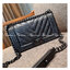 Chanel Boy 10" พร้อมส่งที่ไทย รุ่นสุดฮอต ดีไซน์อะไหล่ดำ เรียบหรูมากๆ!! วัสดุหนังลายคาร์เวีย ทรงคลาสสิคที่สาวๆห้ามพลาด!! ในราคาสุดคุ้ม เปิด-ปิดกระเป๋าด้วยตัวล็อค ภายในโล่งกว้าง ไซส์ใหญ่ใส่ของได้เยอะ มีช่องแยกในกระเป๋า มาพร้อมสายสะพายโซ่สลับหนังรองบ่า 